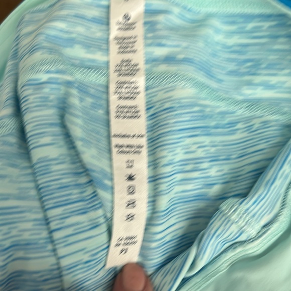 Lululemon Beach Runner Crop - Size 6 - Picture 6 of 7